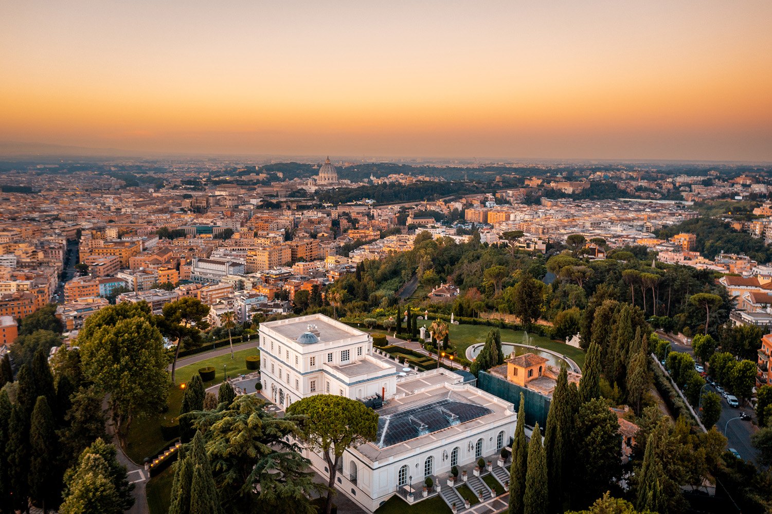 Villa Miani al tramonto, con Roma e San Pietro sullo sfondo